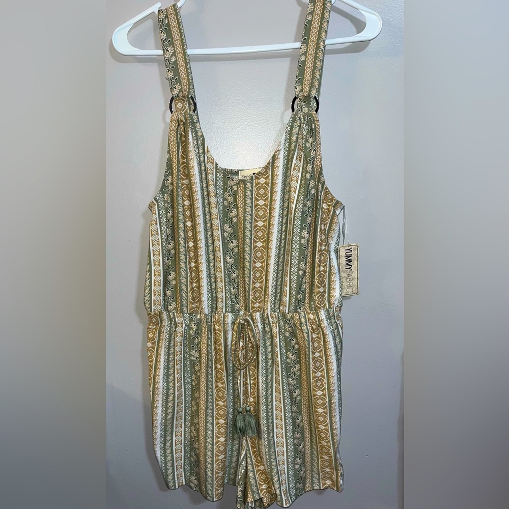 NWT - Super Cute Romper Perfect for Summer !